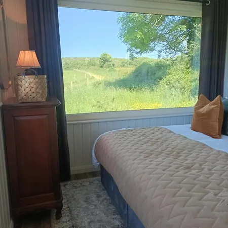 Hideaway Huts In The Burren Semesterbostad